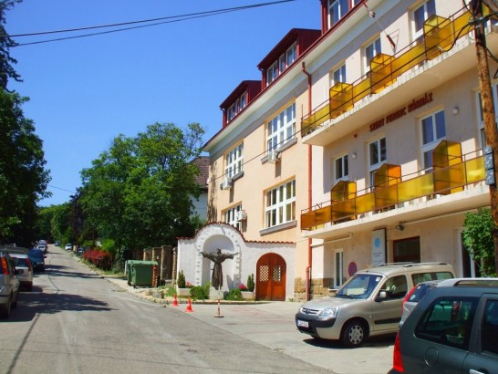 "Road to the Forest" Guesthouse