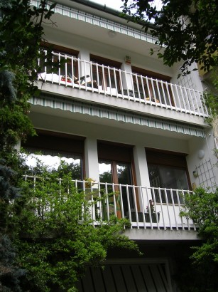 "Road to the Forest" Guesthouse